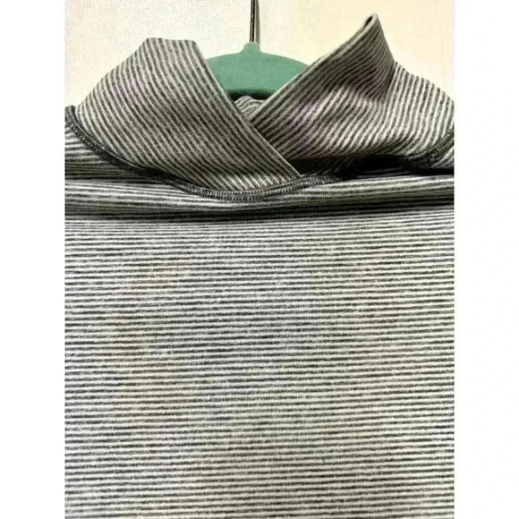Lululemon Warm Your Core Long Sleeve Tee Tonka Stripe Heathered Slate White 10 - Picture 2 of 3